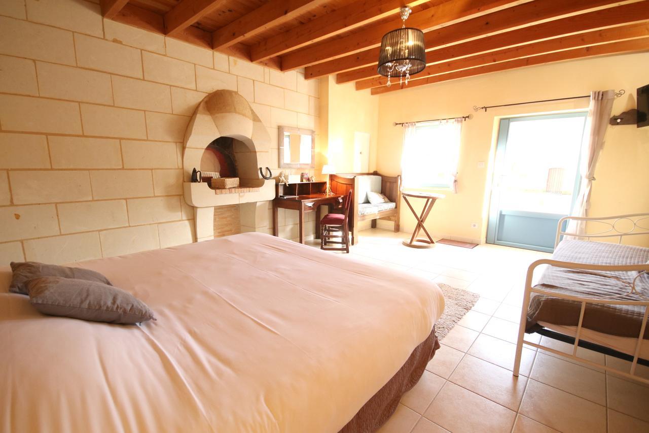 Chambres D'Hotes Les Delices De La Roche Louresse-Rochemenier Kültér fotó